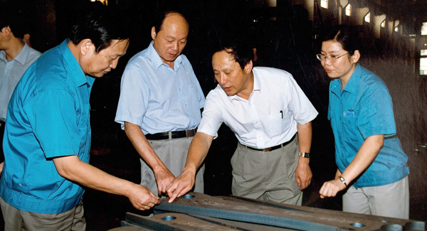 新一屆領(lǐng)導(dǎo)班子上任，掀開徐工變革發(fā)展新篇章