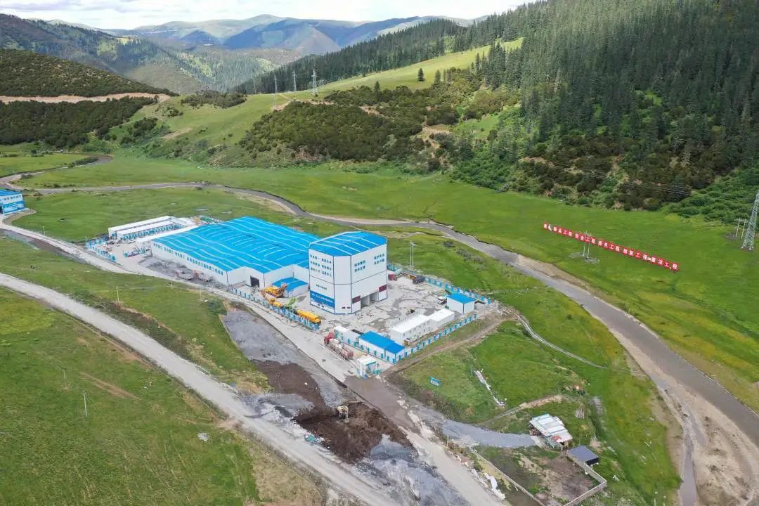 “站”立高原！徐工攪拌站助力川藏線建設(shè)！