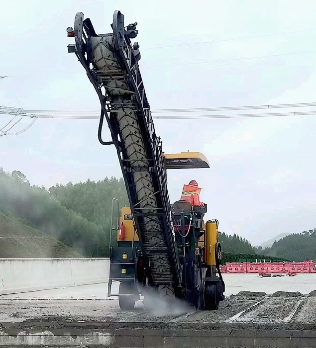 靠譜！徐工銑刨機(jī)化身“護(hù)路使者”助力巴平高速建設(shè)！