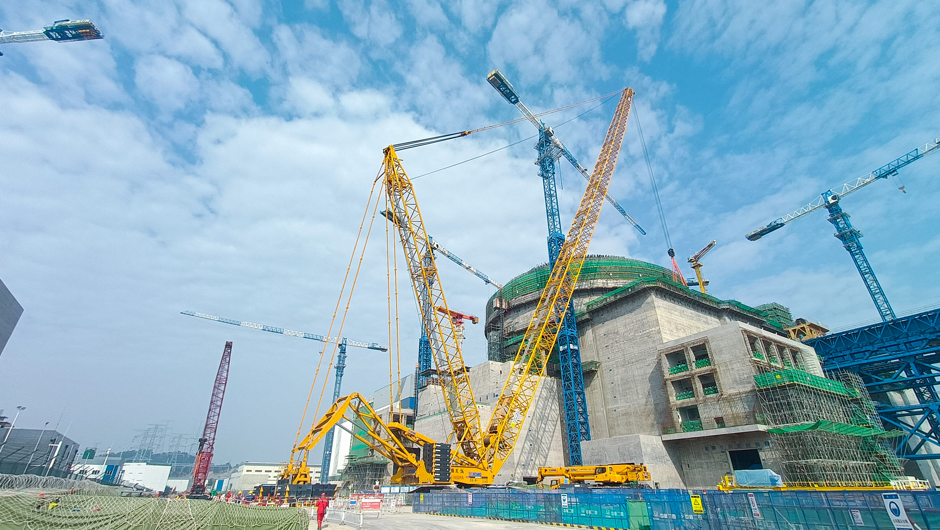“穩(wěn)”字當(dāng)頭！徐工XGC800-I履帶起重機(jī)助建福建大型核電項(xiàng)目