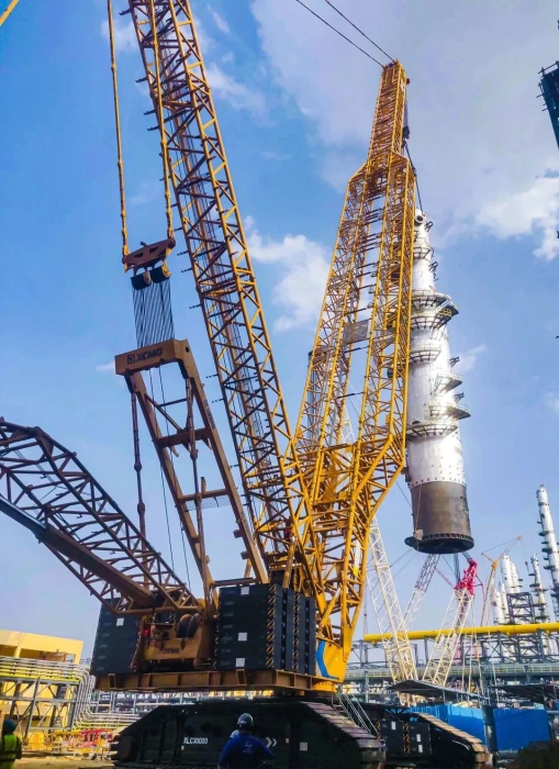 奔赴海外！徐工履帶起重機(jī)跨海助建大型石油煉化項(xiàng)目