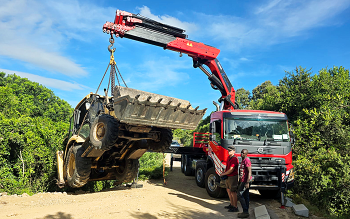 徐工SQZ660折疊臂隨車(chē)起重機(jī) 成為海外道路清障得力“干將”