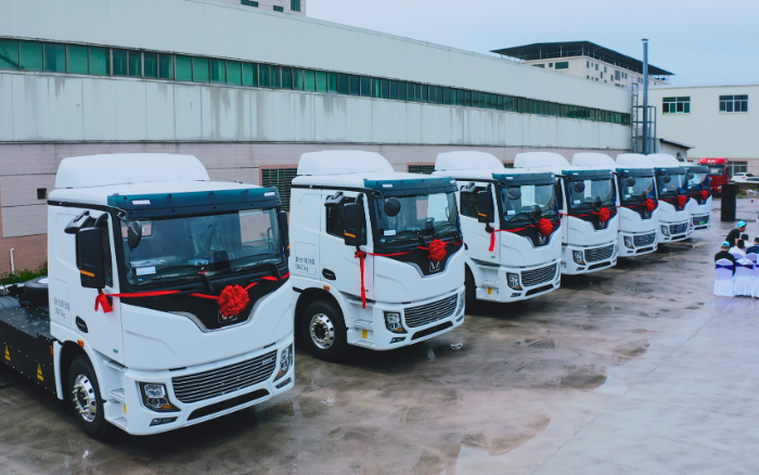預(yù)見(jiàn)“梅”好！百臺(tái)徐工底置充電牽引車(chē)奔赴廣東梅州